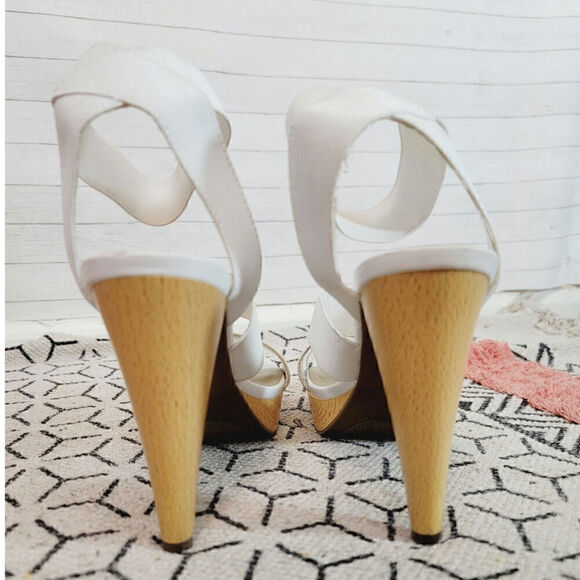 GUESS NETTA STRAPPY HEELS IN WHITE, SZ 9 - Picture 6 of 16